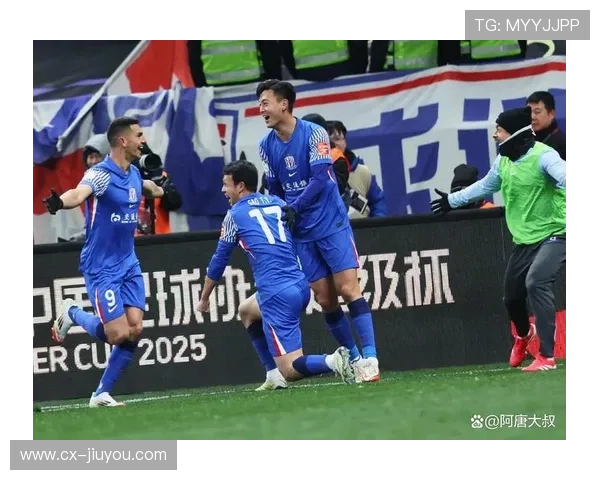 上海申花拉唐边路突破成功吸引犯规，展现精湛技艺与战术智慧